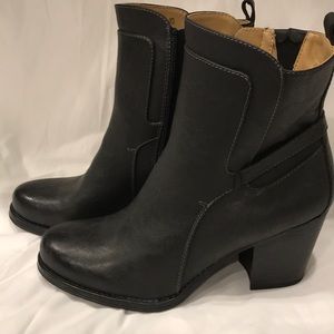 Naturalizer Black ankle boots
